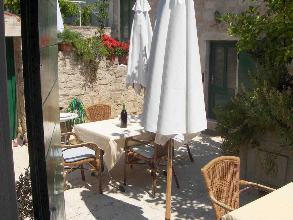 Guest House Lucijo Vrboska Exterior foto
