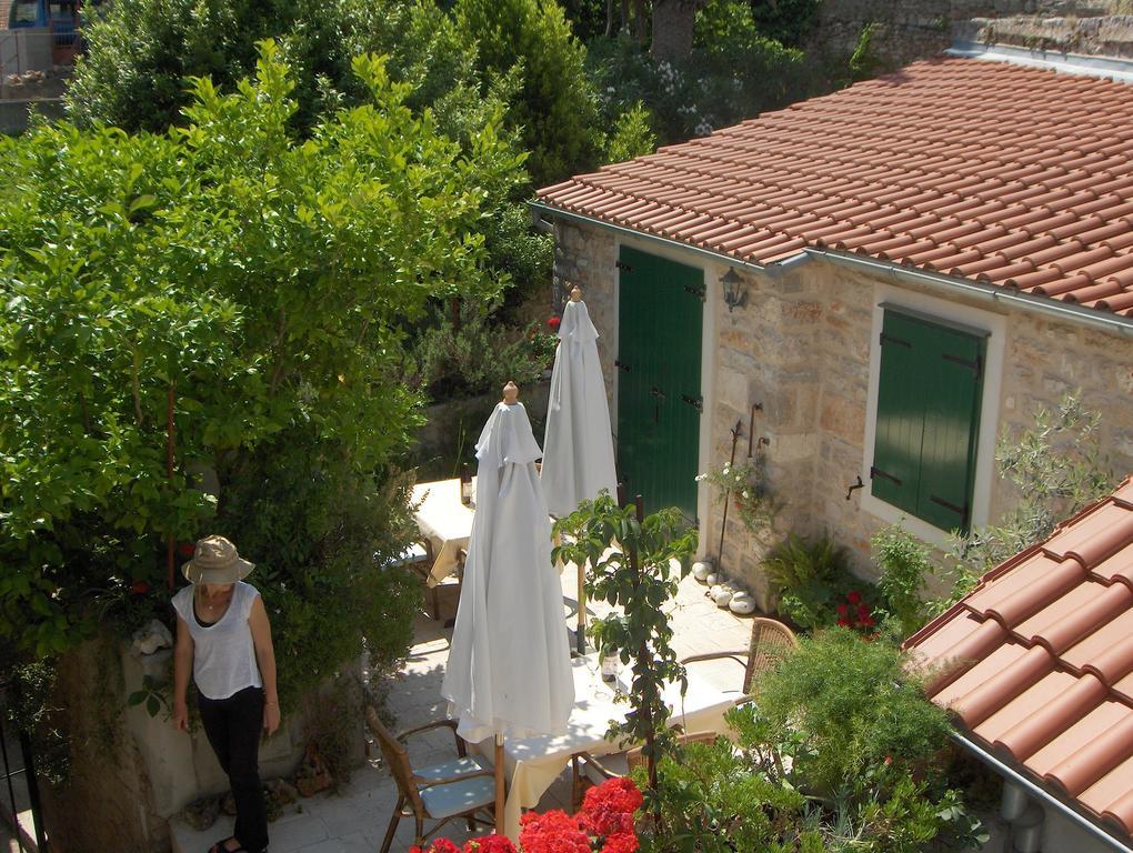Guest House Lucijo Vrboska Exterior foto