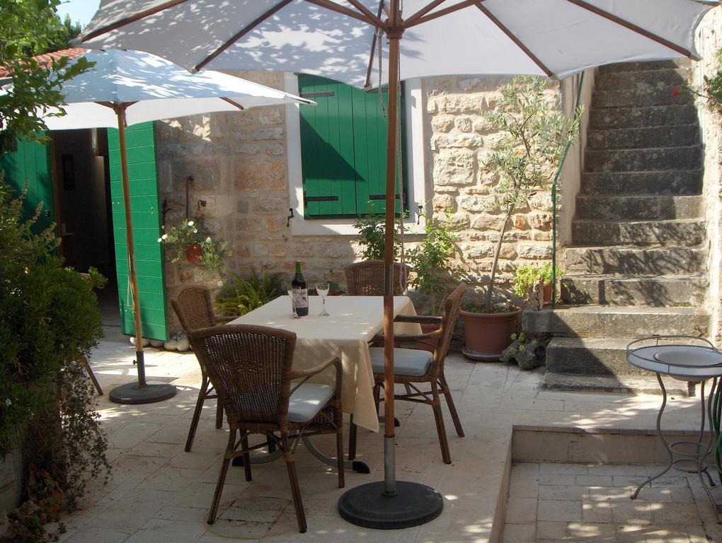 Guest House Lucijo Vrboska Exterior foto