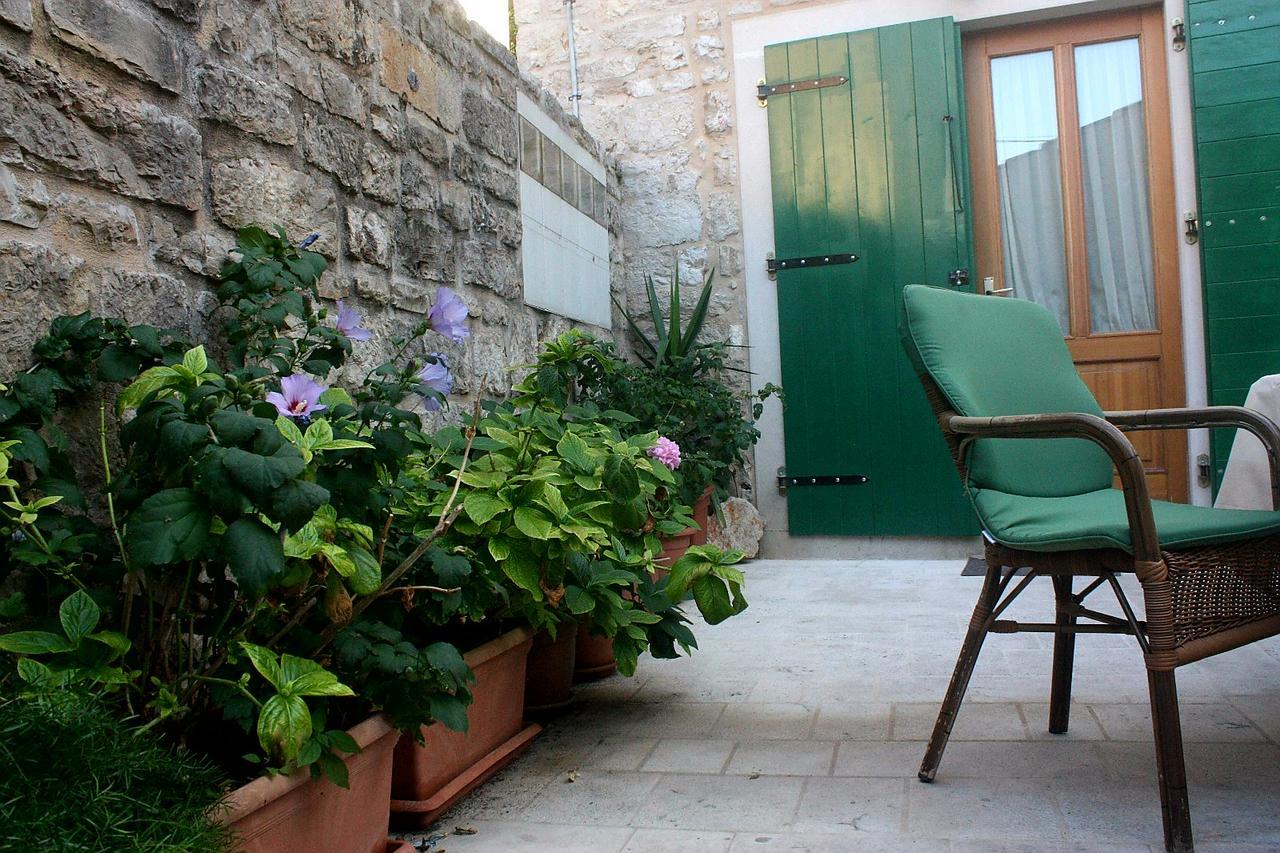 Guest House Lucijo Vrboska Exterior foto